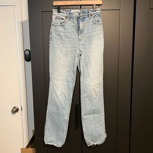 Abercrombie & Fitch The 90’s High Rise Jeans split hem